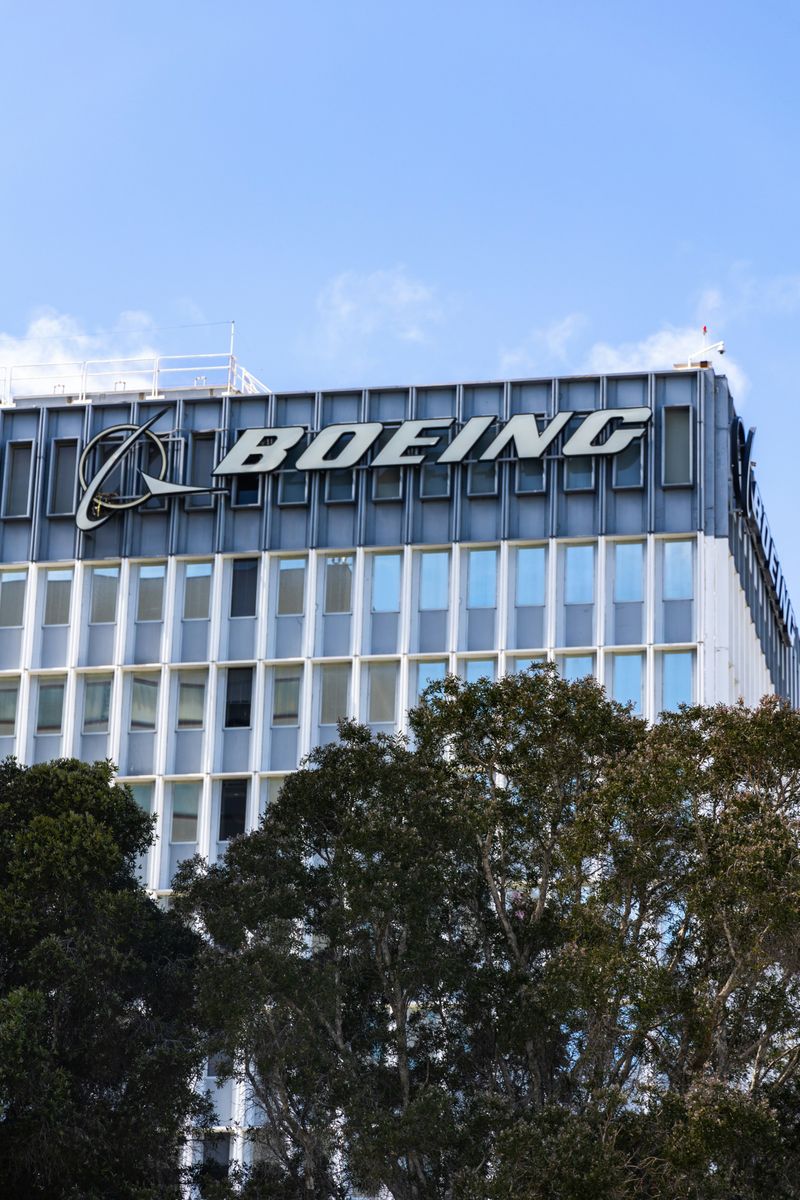 La empresa Boeing (BA.US) está enfrentando múltiples desafíos: los problemas de los aviones comerciales aún no se han resuelto, y su nave espacial ha sido rechazada por la NASA por problemas de seguridad.